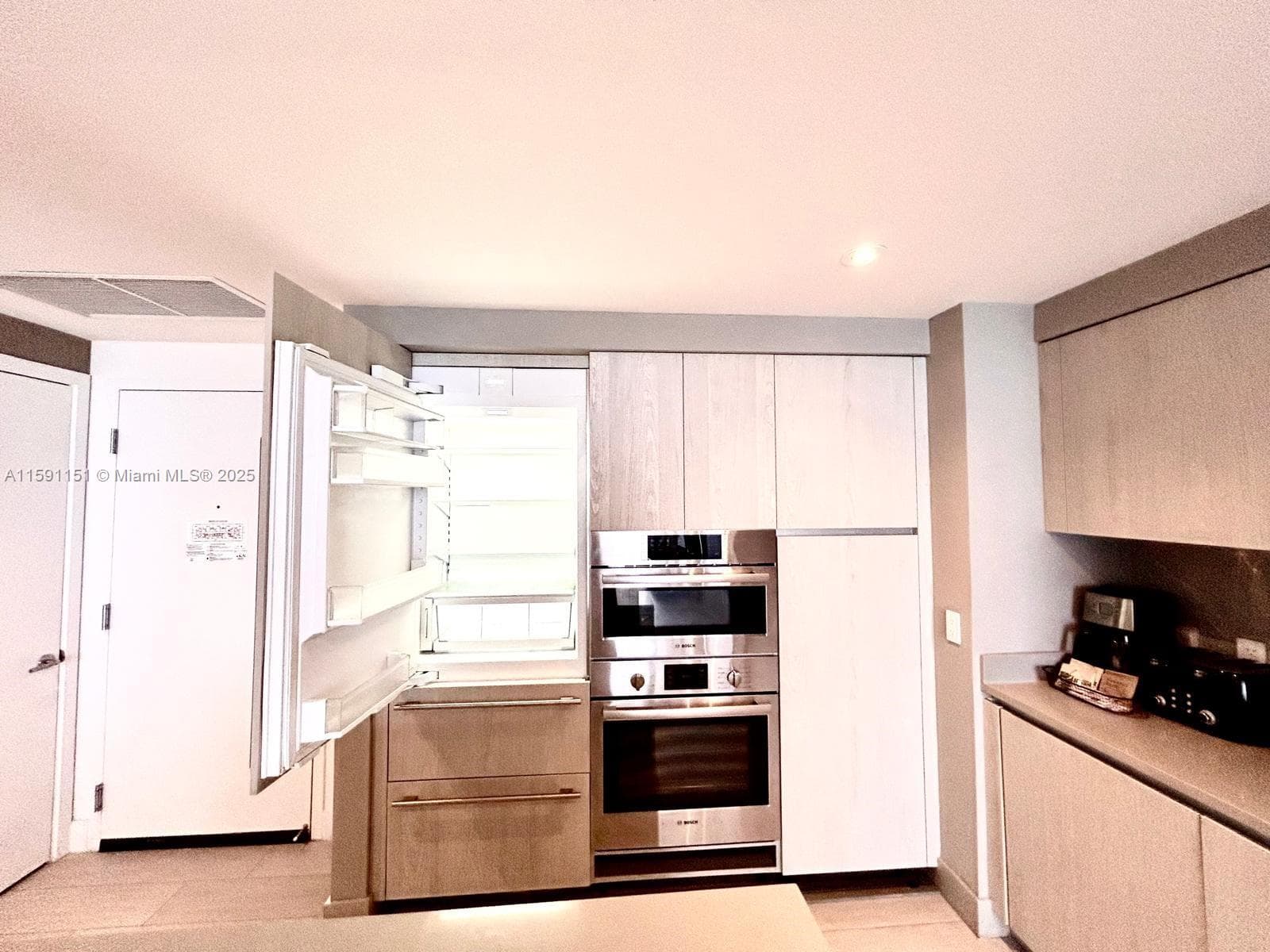 4010 Ocean Dr R2407 photo 21