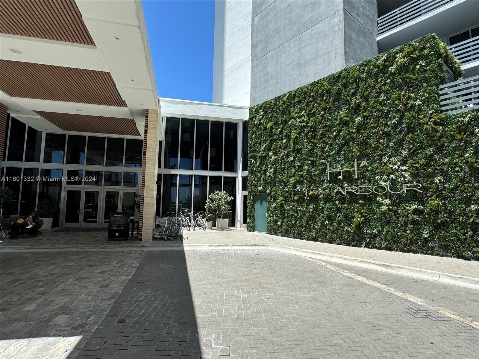 16385 Biscayne Blvd 2421 photo 2