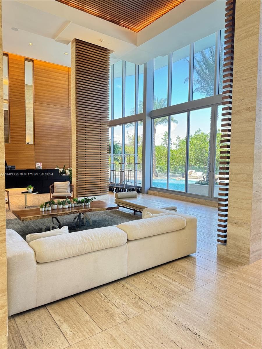 16385 Biscayne Blvd 2421 photo 5