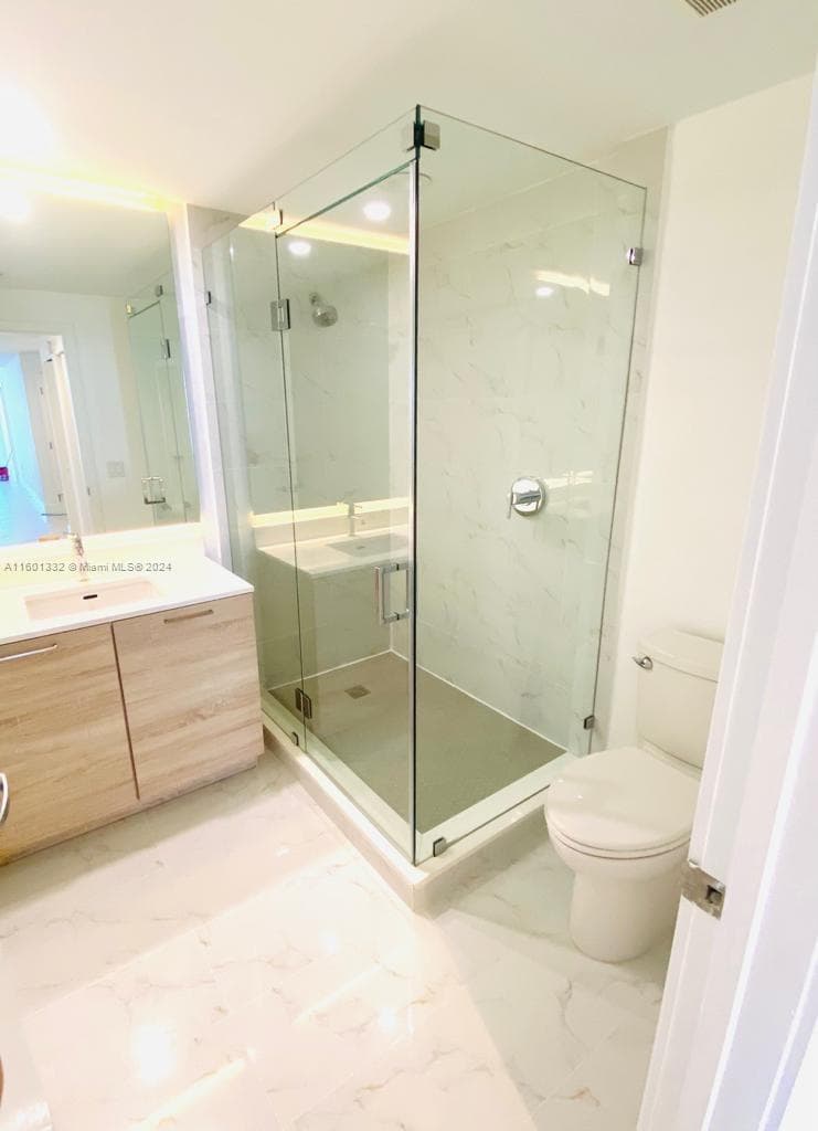 16385 Biscayne Blvd 2421 photo 20