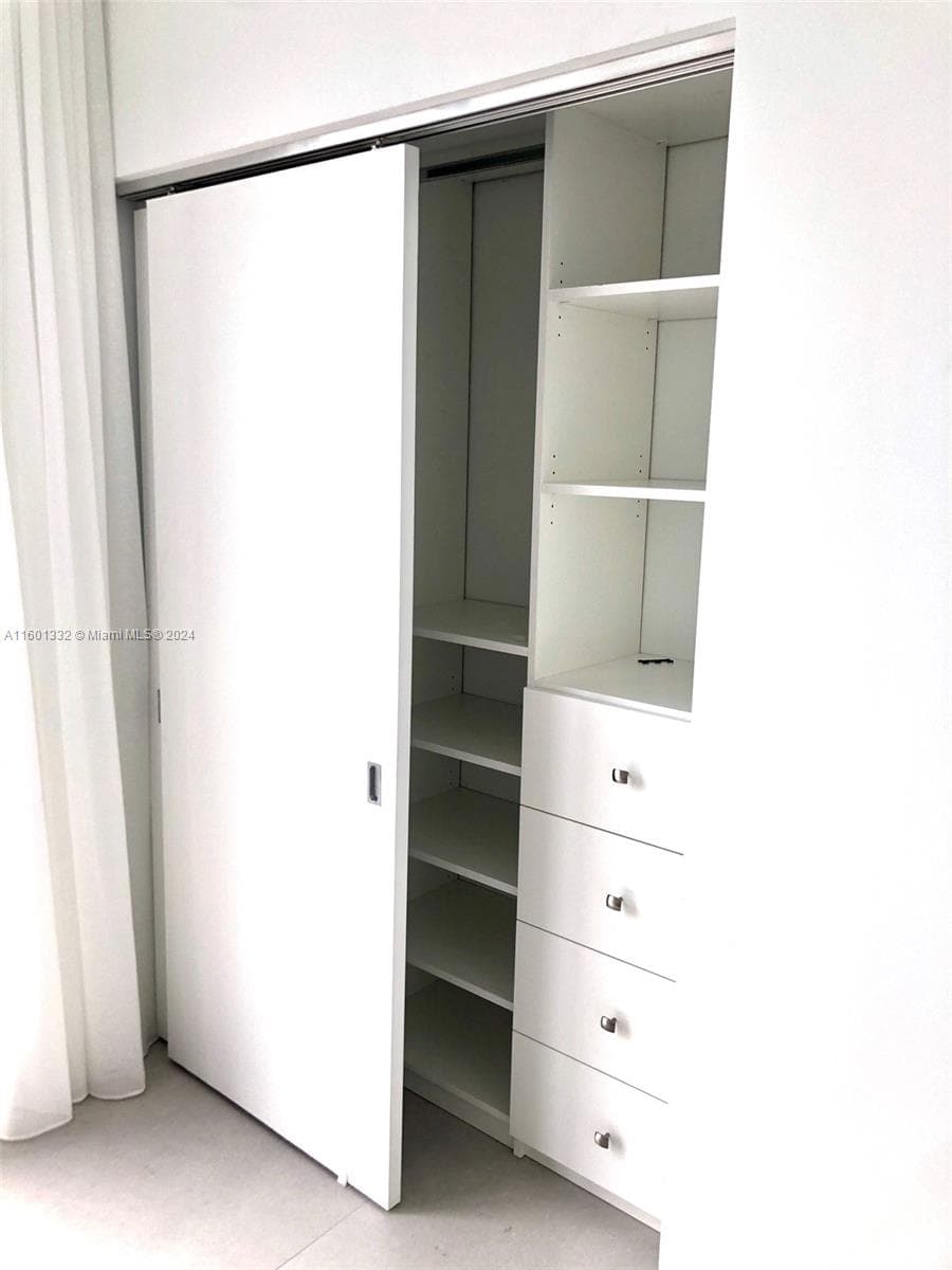 16385 Biscayne Blvd 2421 photo 18