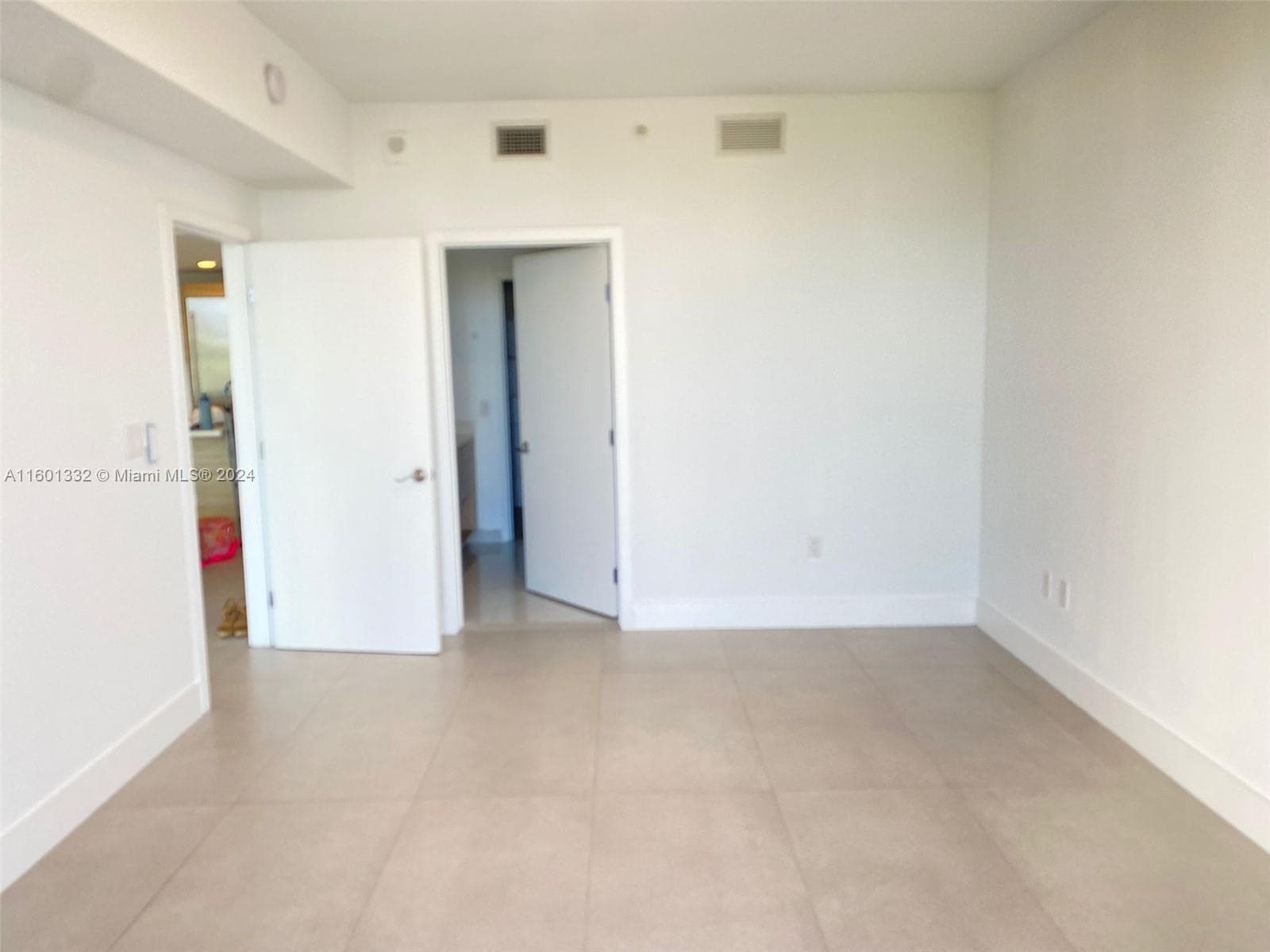 16385 Biscayne Blvd 2421 photo 11
