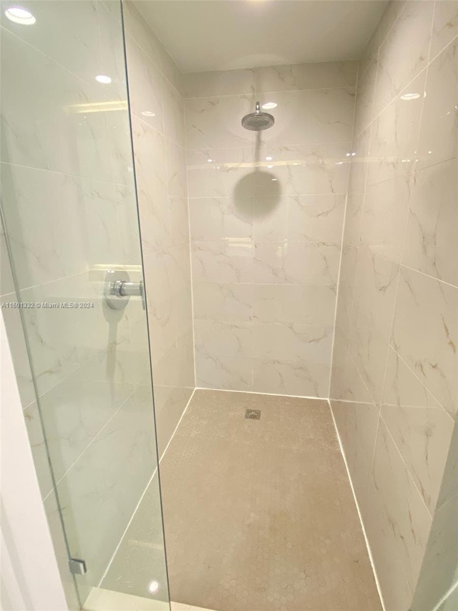 16385 Biscayne Blvd 2421 photo 19