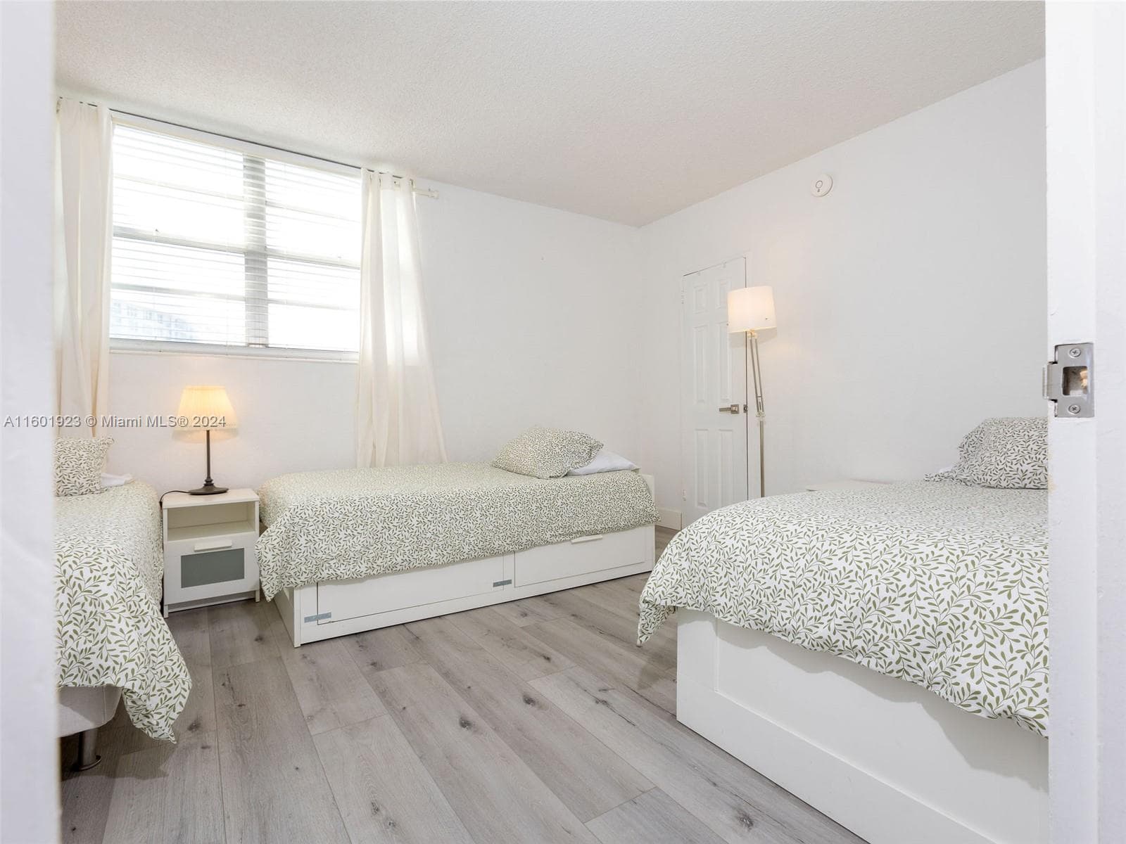 3901 Ocean Dr 10P photo 16