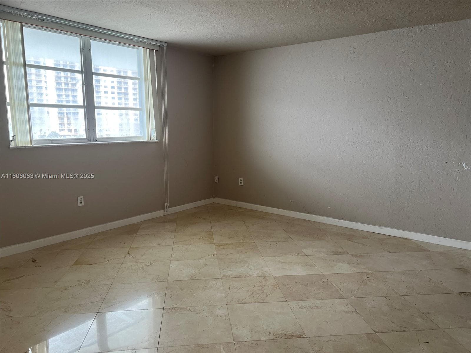 4000 NE 170th St 604 photo 10