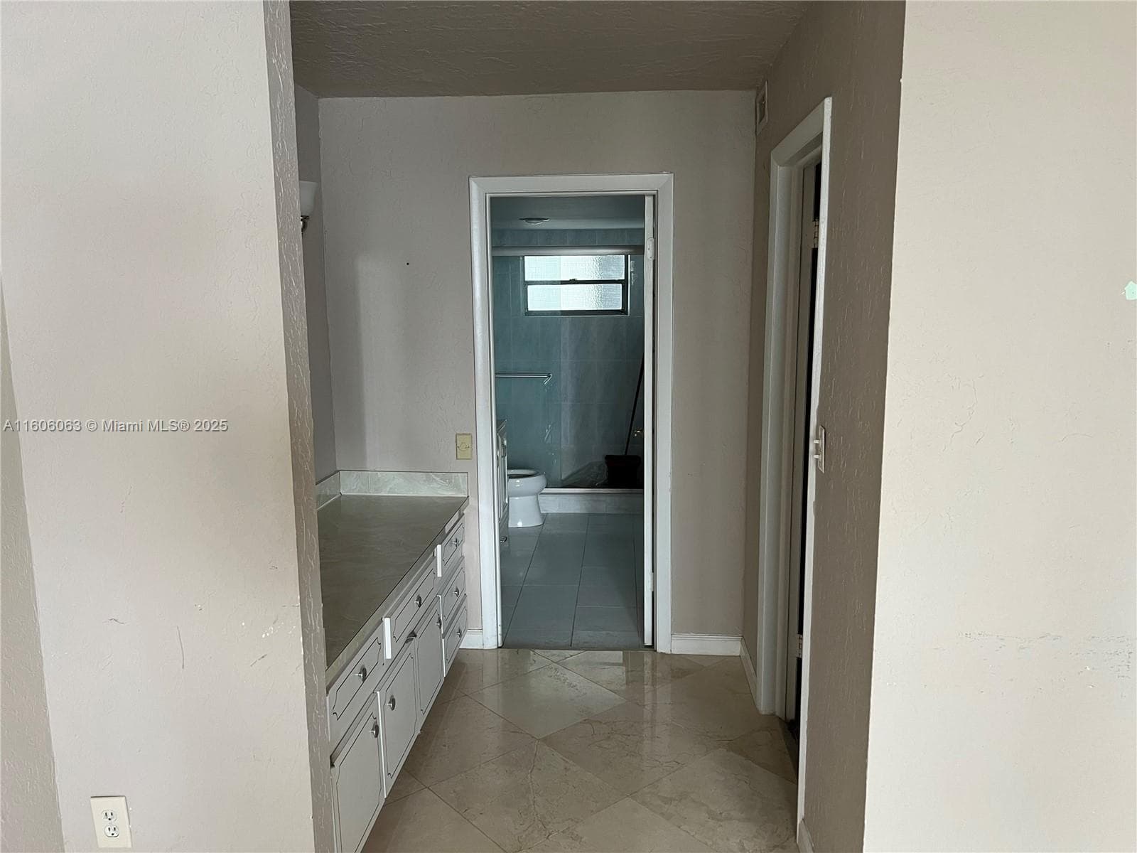 4000 NE 170th St 604 photo 14