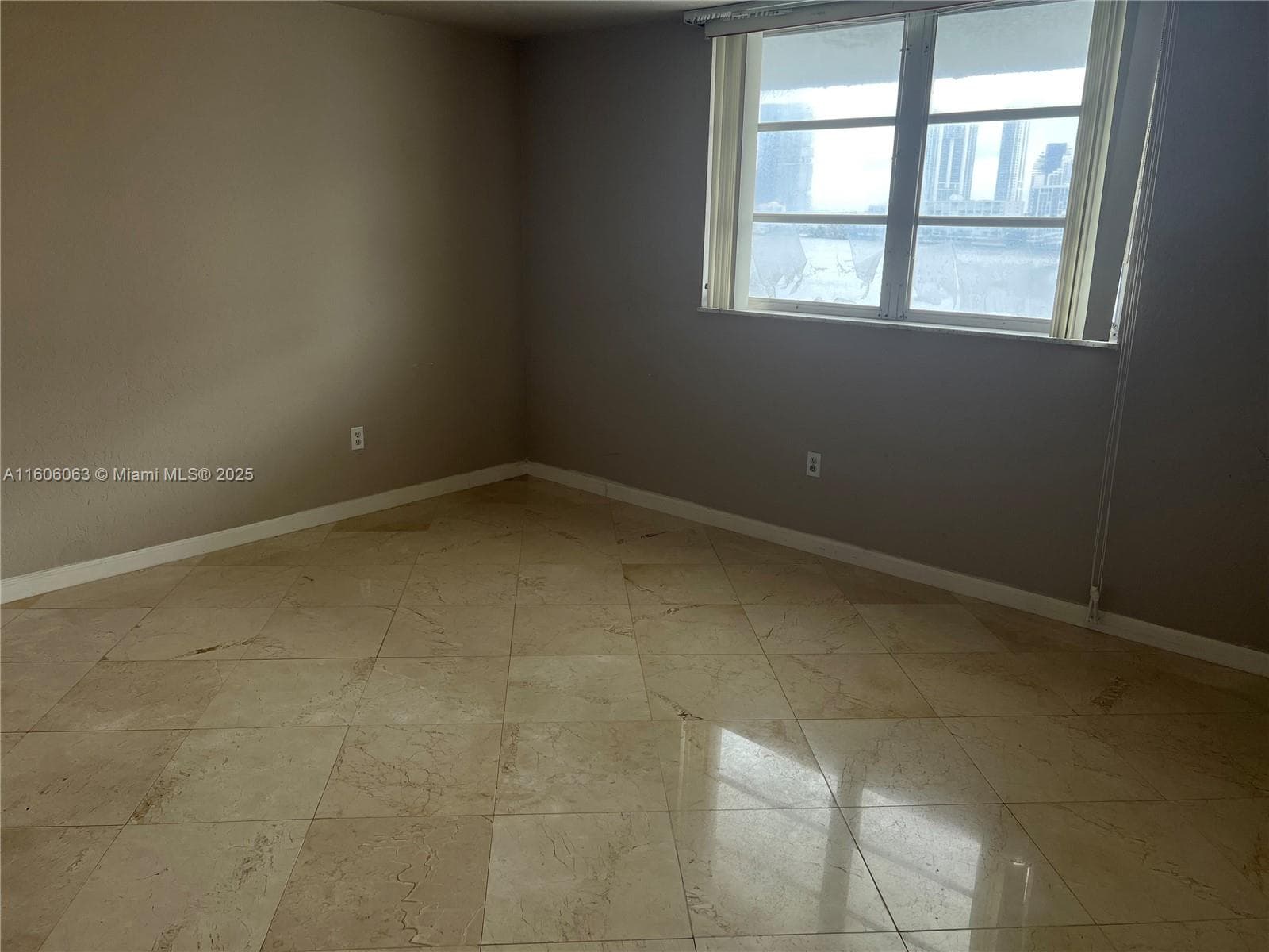 4000 NE 170th St 604 photo 11