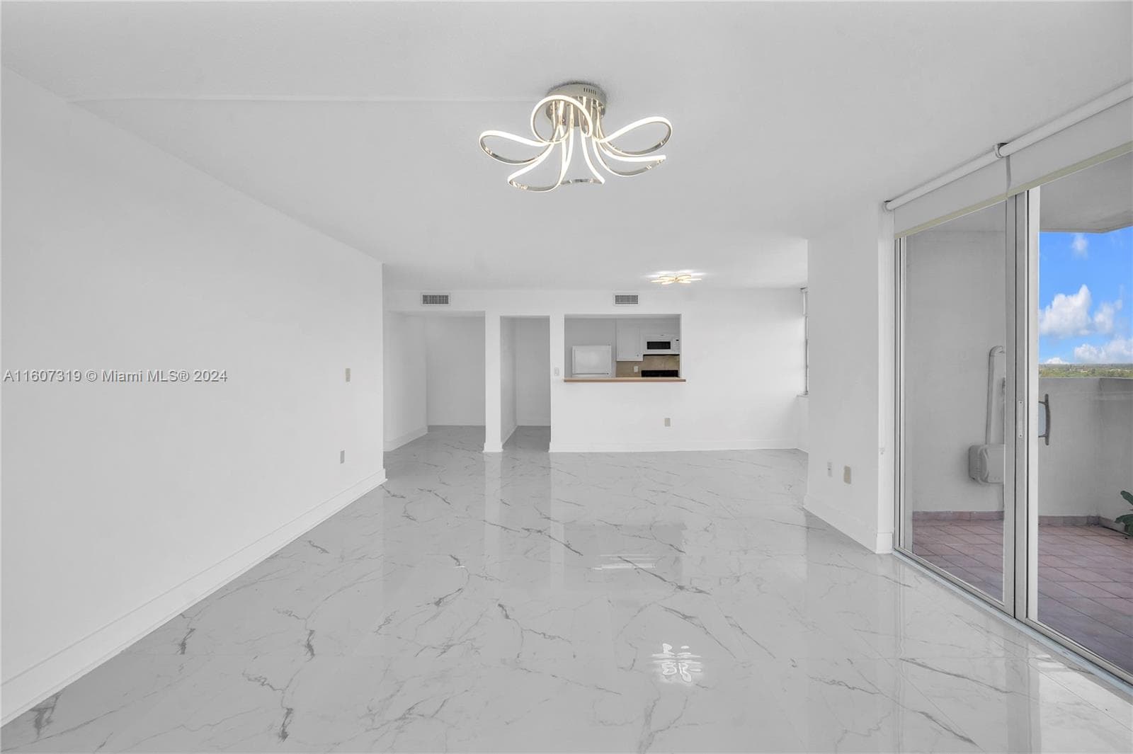 2780 183rd St 1601 photo 7