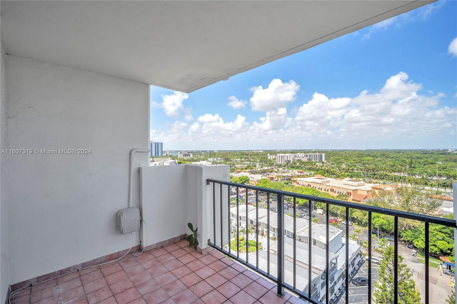 2780 183rd St 1601 photo 20