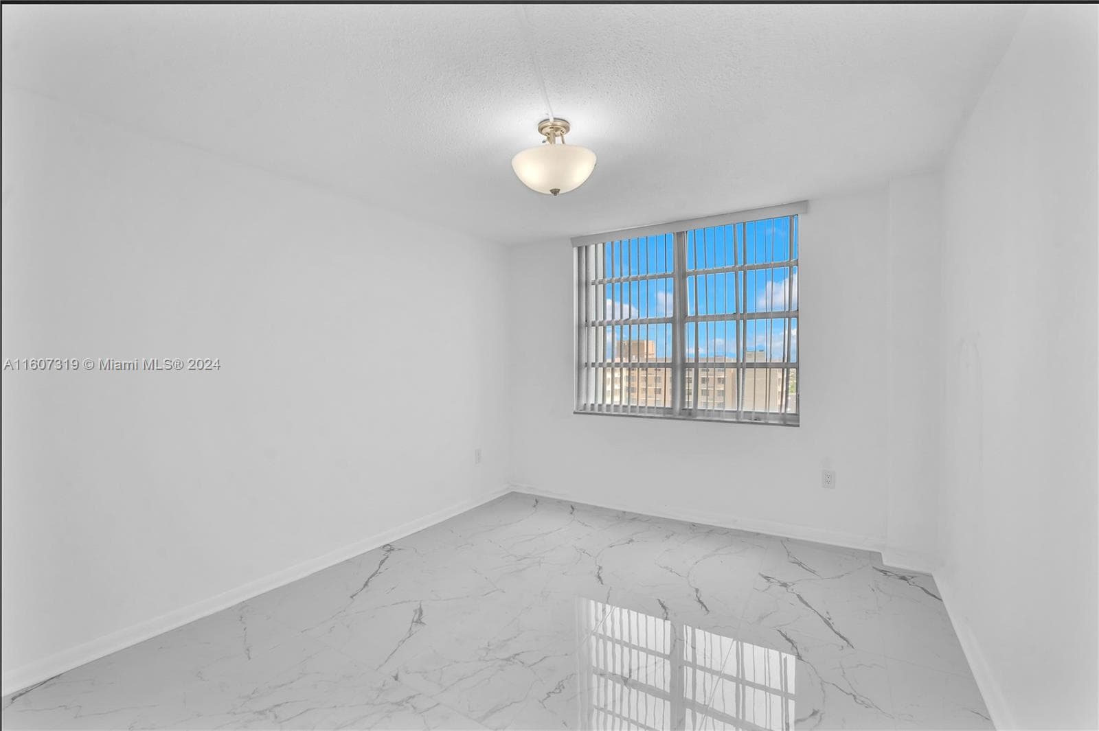 2780 183rd St 1601 photo 18