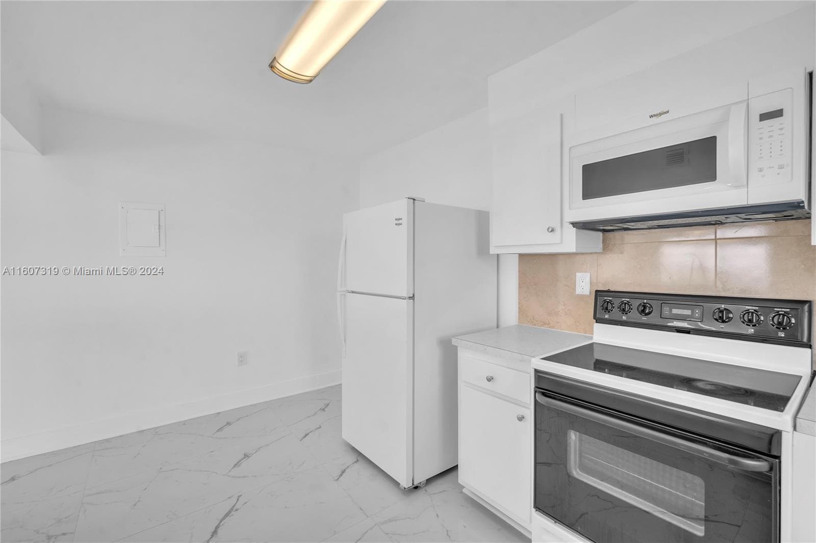 2780 183rd St 1601 photo 11