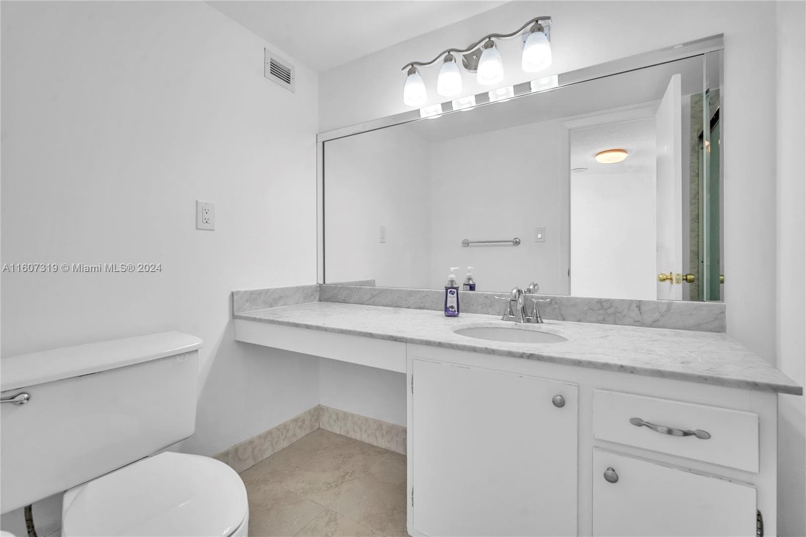 2780 183rd St 1601 photo 19