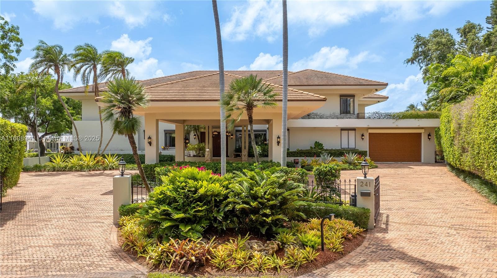 241 Cape Florida Dr photo 6