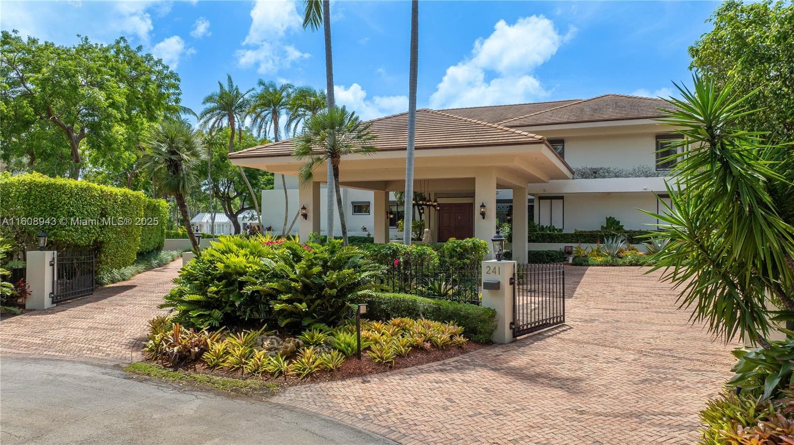 241 Cape Florida Dr 5