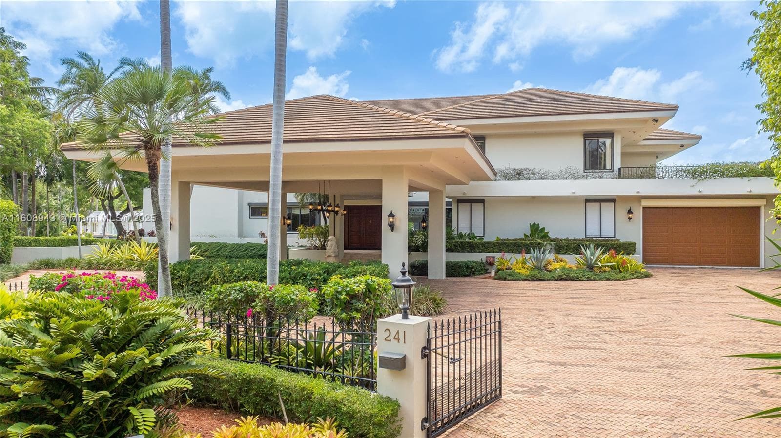 241 Cape Florida Dr 4