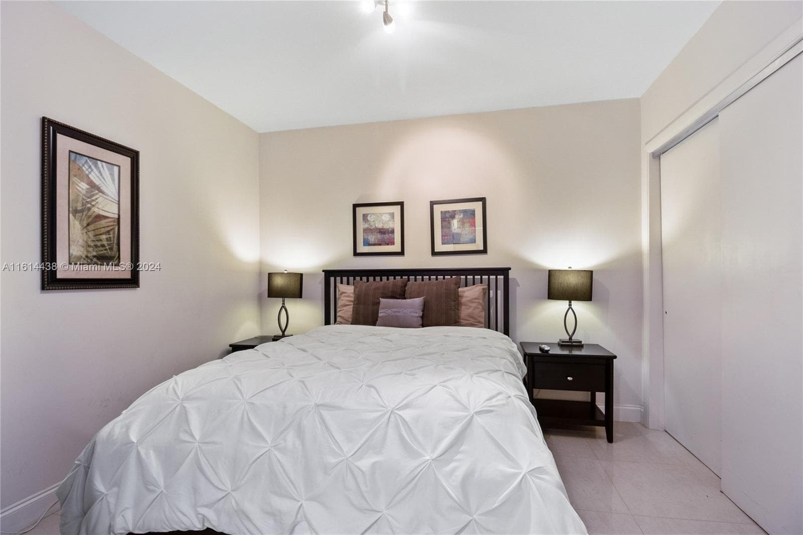 1830 OCEAN DR 4409 photo 11