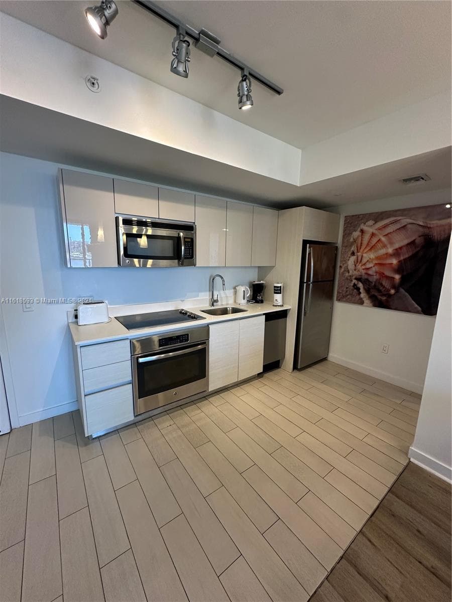 2602 Hallandale Beach Blvd R807 photo 14