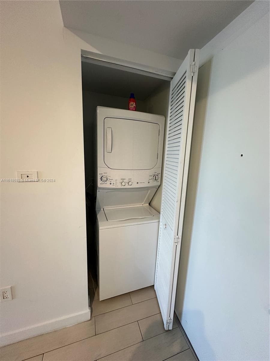 2602 Hallandale Beach Blvd R807 photo 15