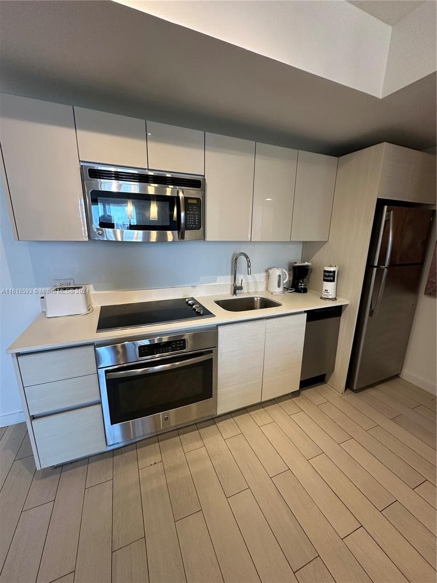 2602 Hallandale Beach Blvd R807 photo 25