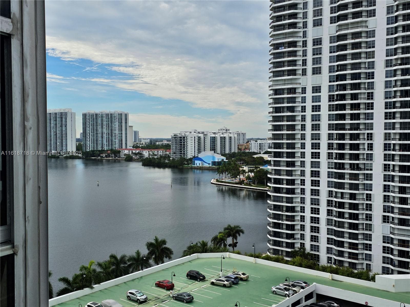 3600 Mystic Pointe Dr 1607 photo 22