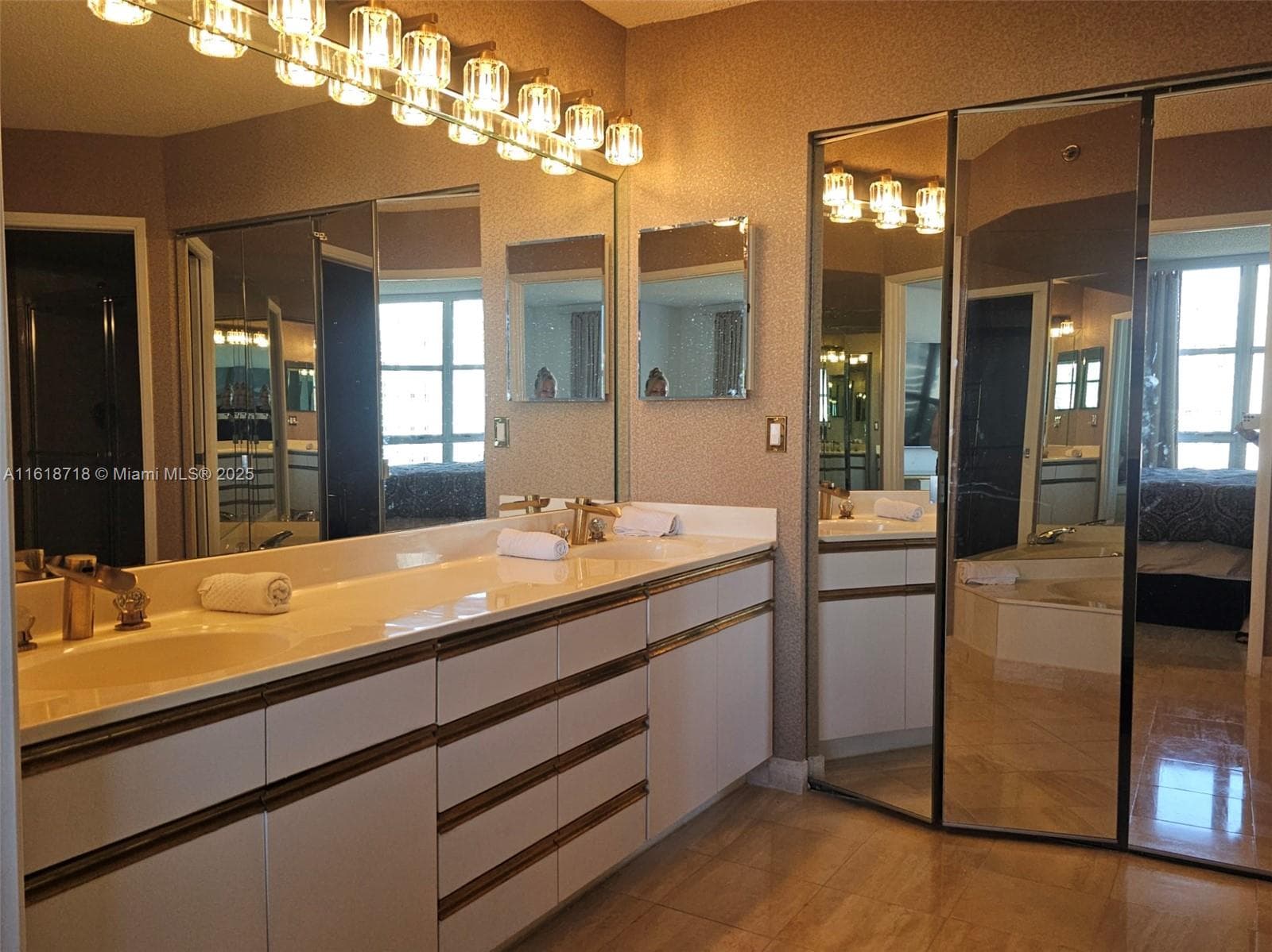 3600 Mystic Pointe Dr 1607 photo 5
