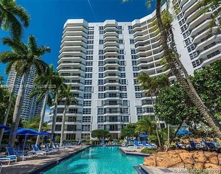 3600 Mystic Pointe Dr 1607 photo 11