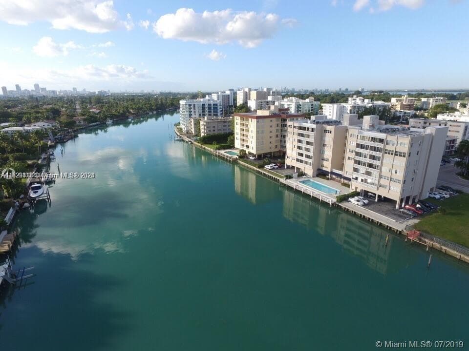 9381 E Bay Harbor Dr 302S photo 3
