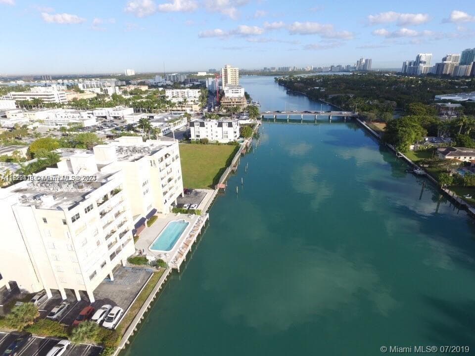 9381 E Bay Harbor Dr 302S photo 4