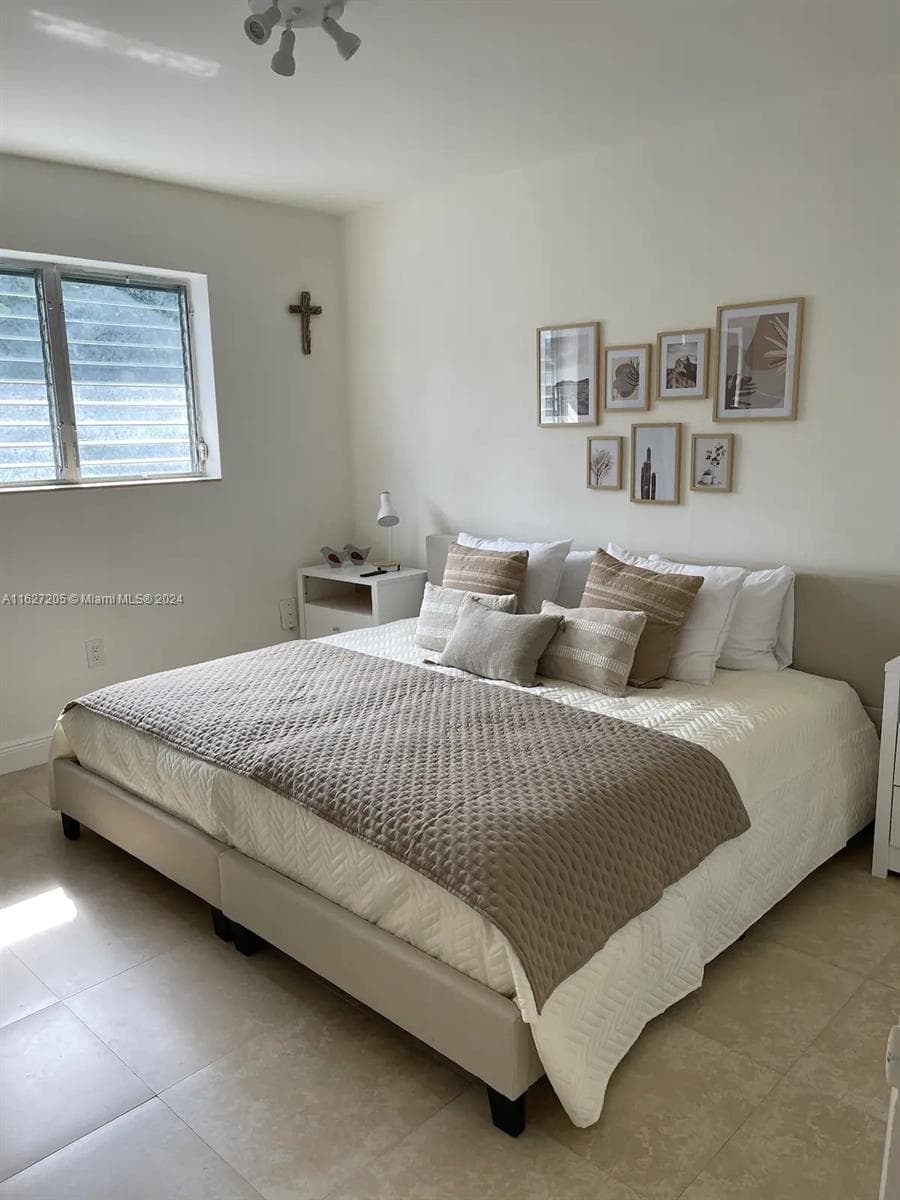 100 Sunrise Dr 24 photo 15