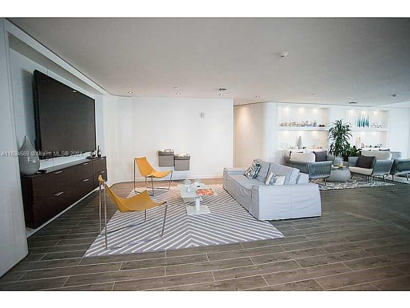 2602 HALLANDALE BEACH BLVD 5