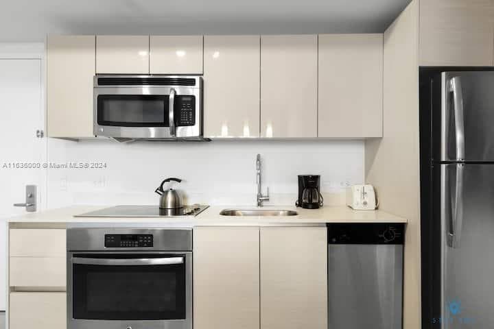 2602 HALLANDALE BEACH BLVD 2706 photo 8