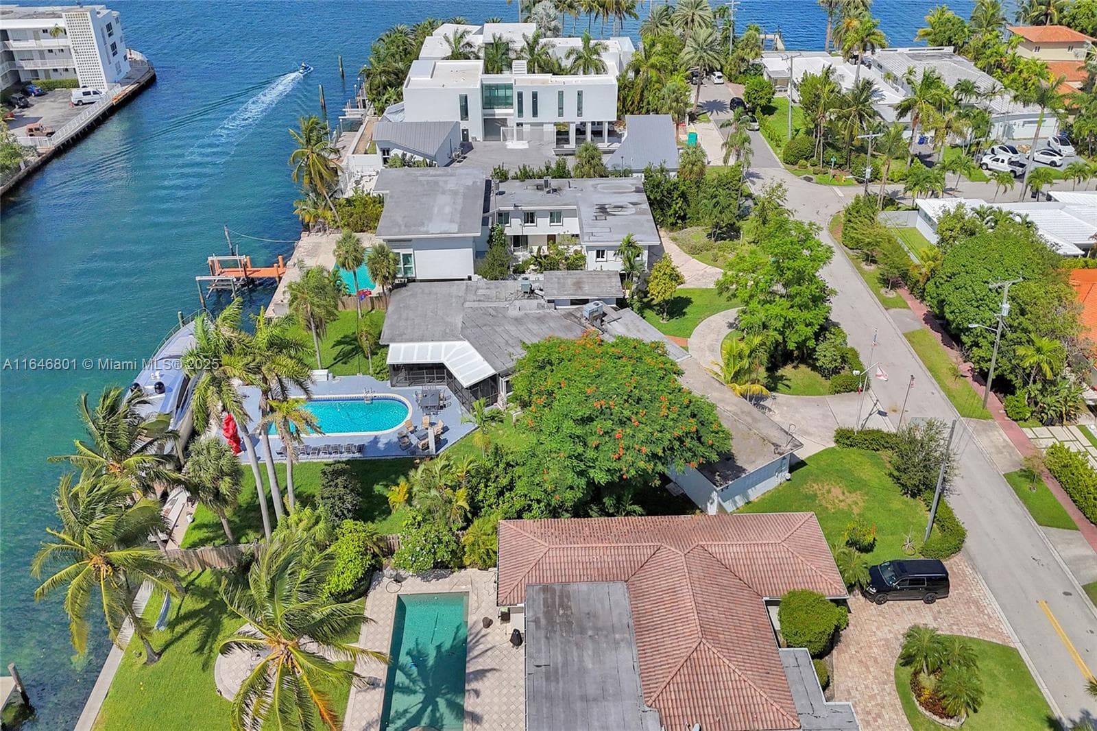 1020 Shore Dr 2
