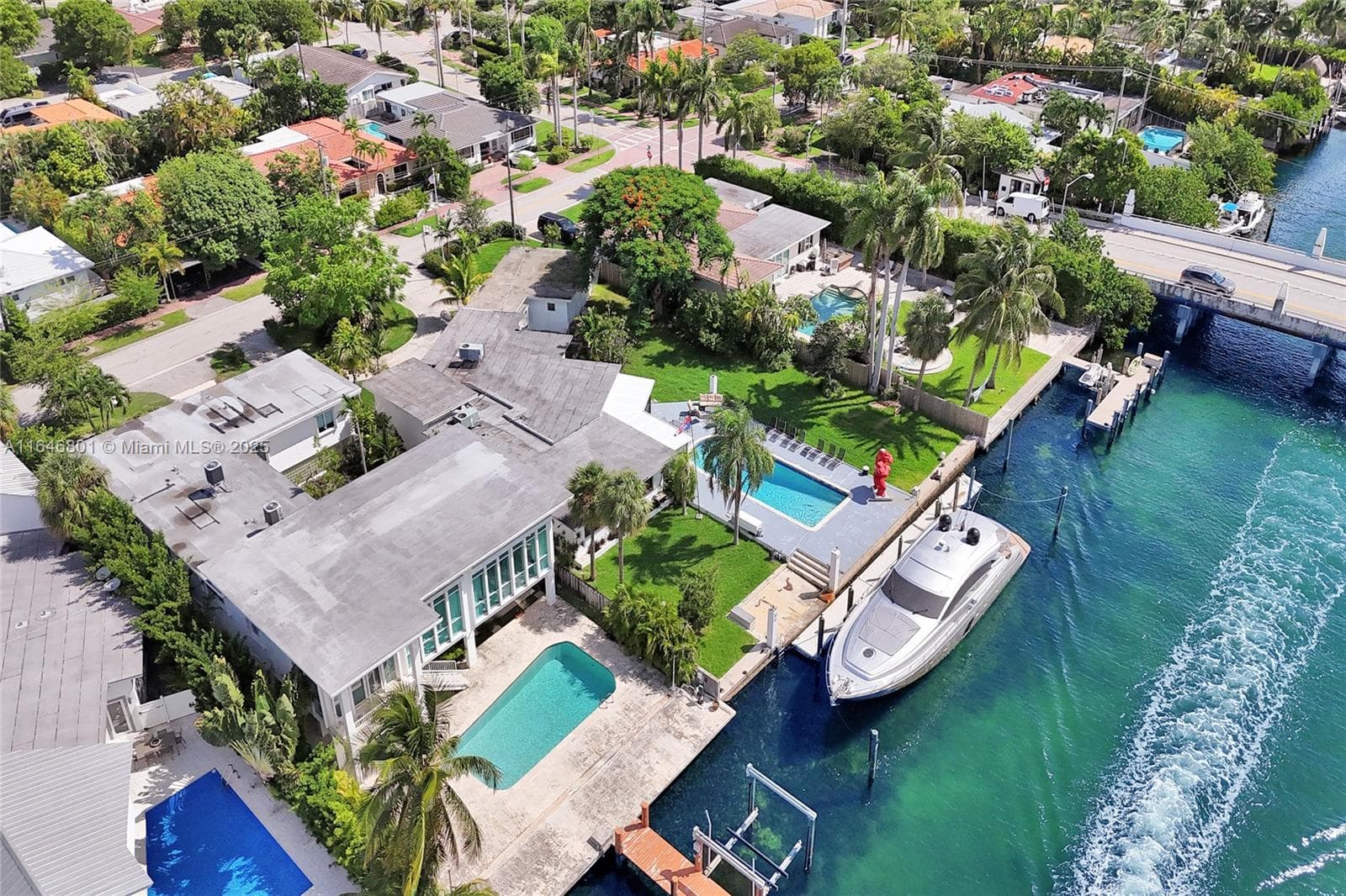 1020 Shore Dr 4