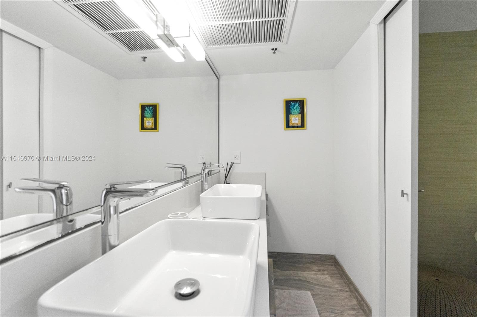 100 Lincoln Rd 548 photo 17