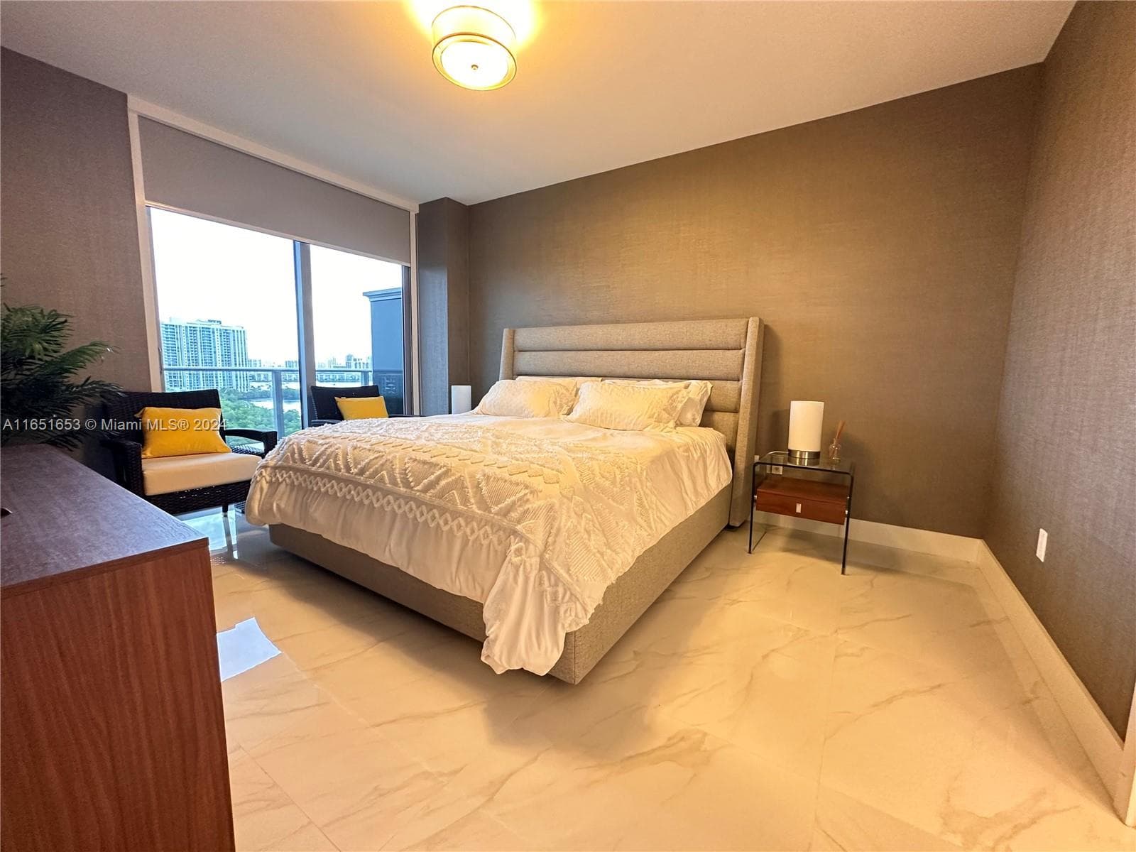16385 Biscayne Blvd 1201 photo 17