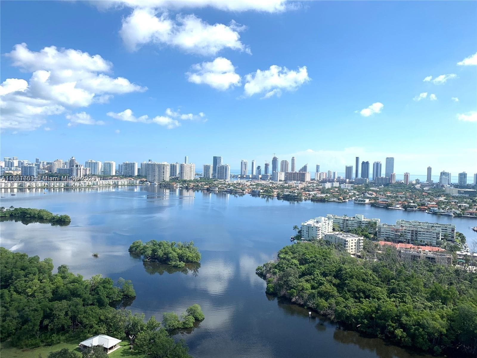 16385 Biscayne Blvd 1201 photo 3