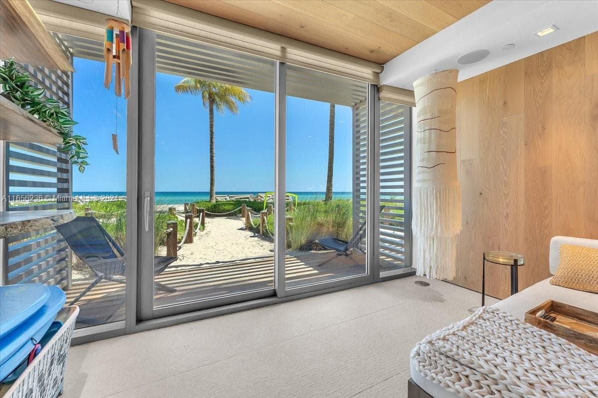 18975 Collins Ave 2