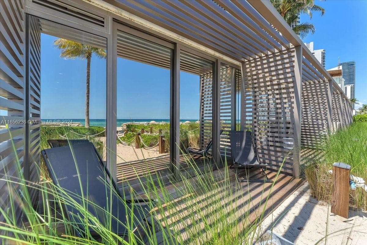 18975 Collins Ave 3