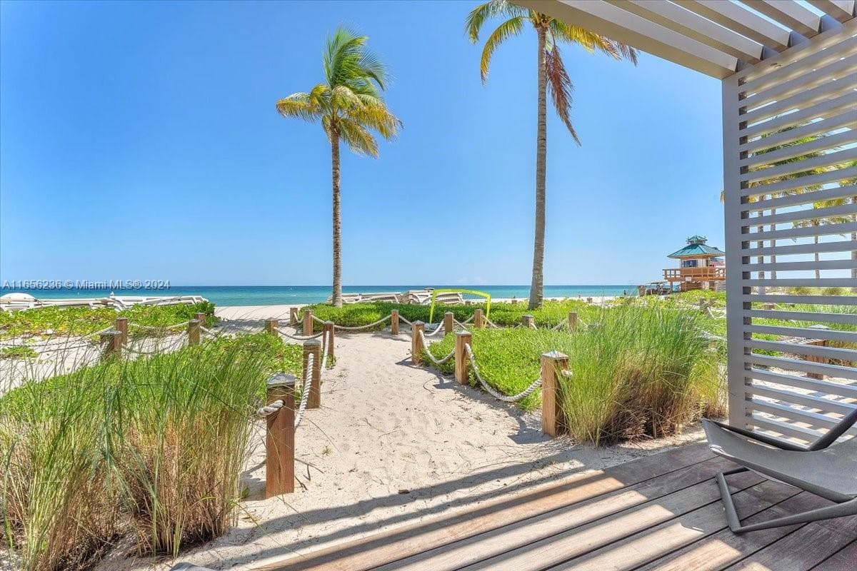 18975 Collins Ave 1
