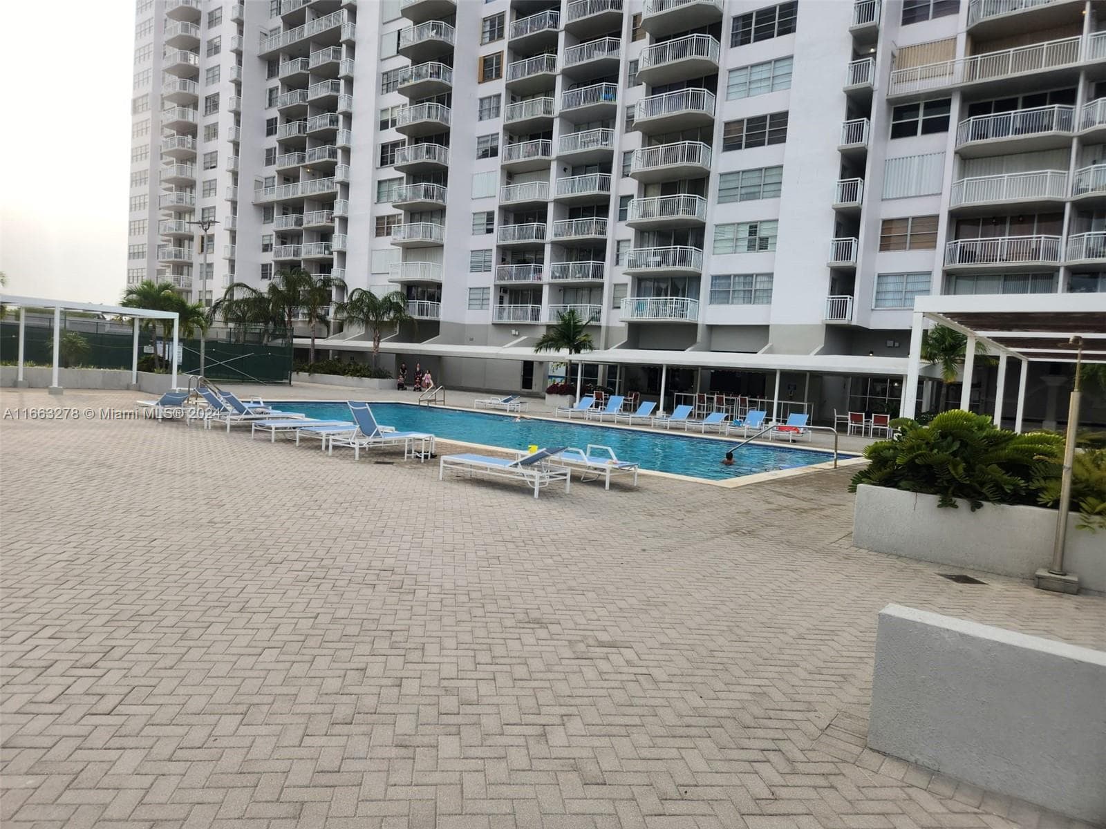 18061 Biscayne Blvd 702 photo 21