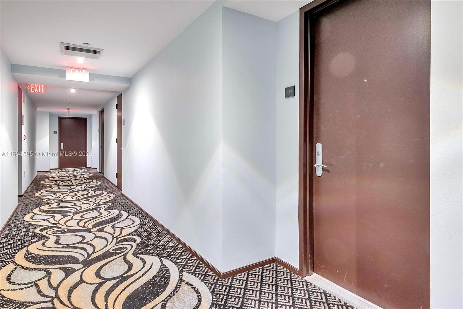 1830 Ocean Dr 4709 photo 6