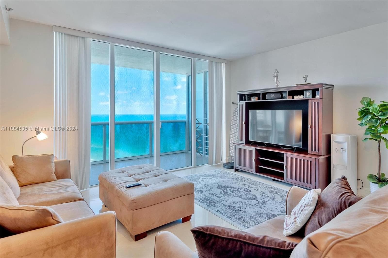1830 Ocean Dr 4709 photo 8