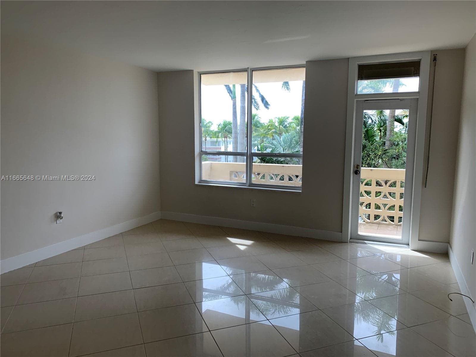 10185 Collins Ave 406 photo 5