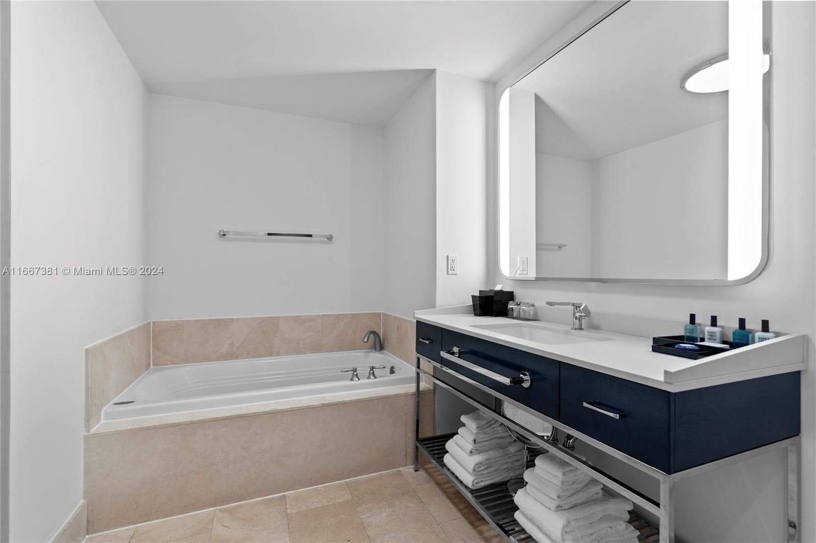 4401 Collins Ave 1709 photo 21