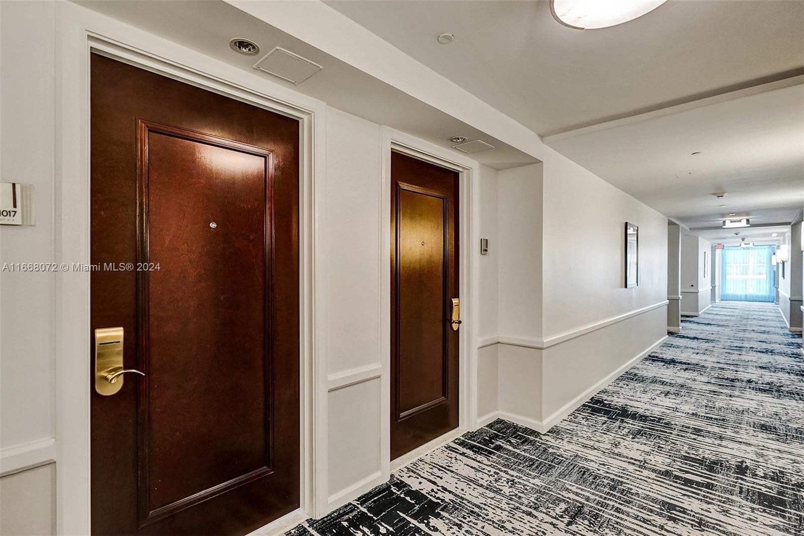 4391 Collins Ave 1501 photo 8