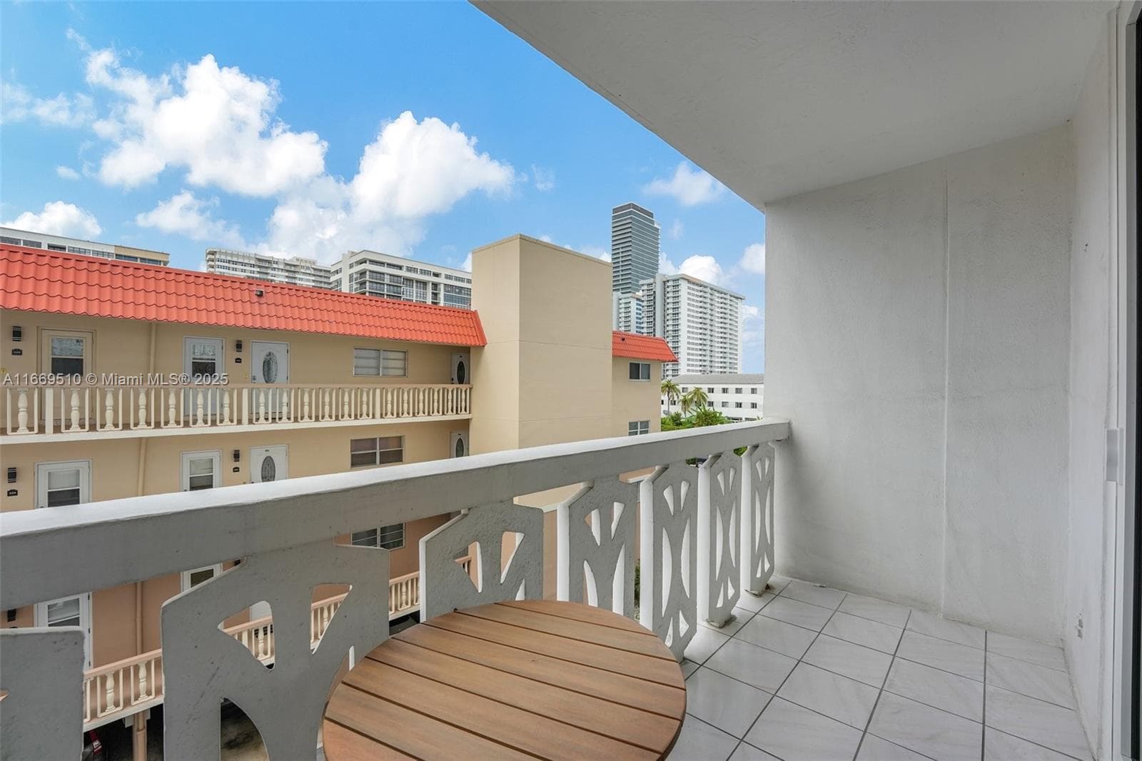3113 S Ocean Dr 402 photo 22