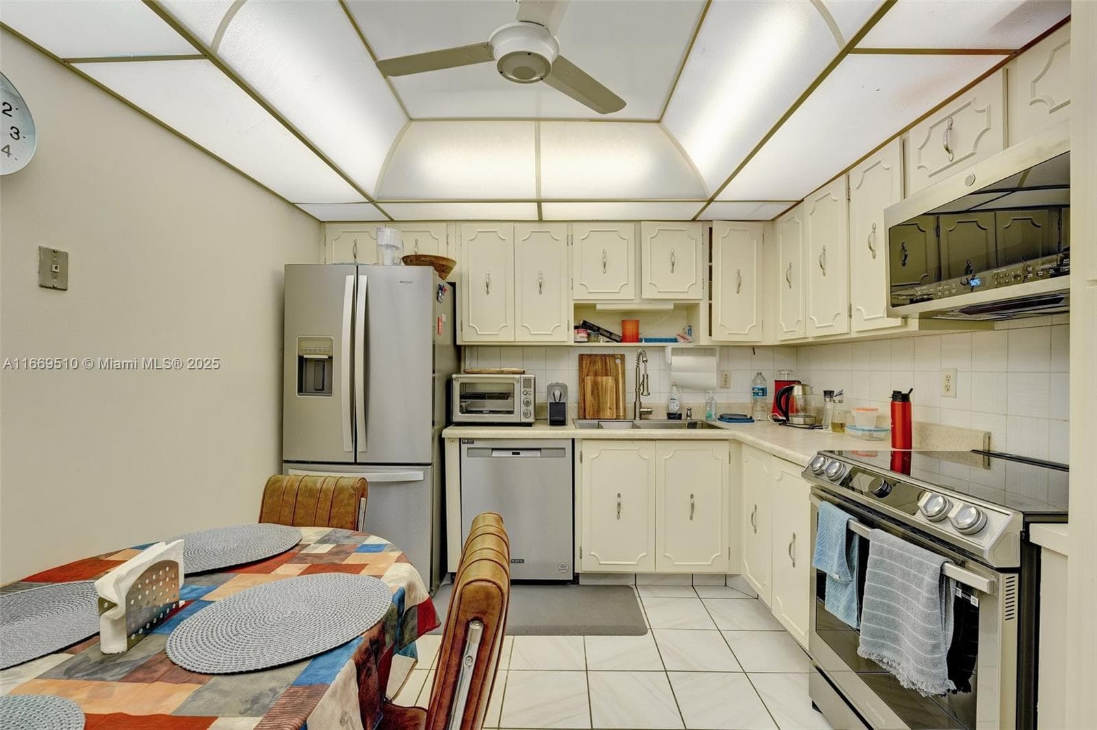 3113 S Ocean Dr 402 photo 19