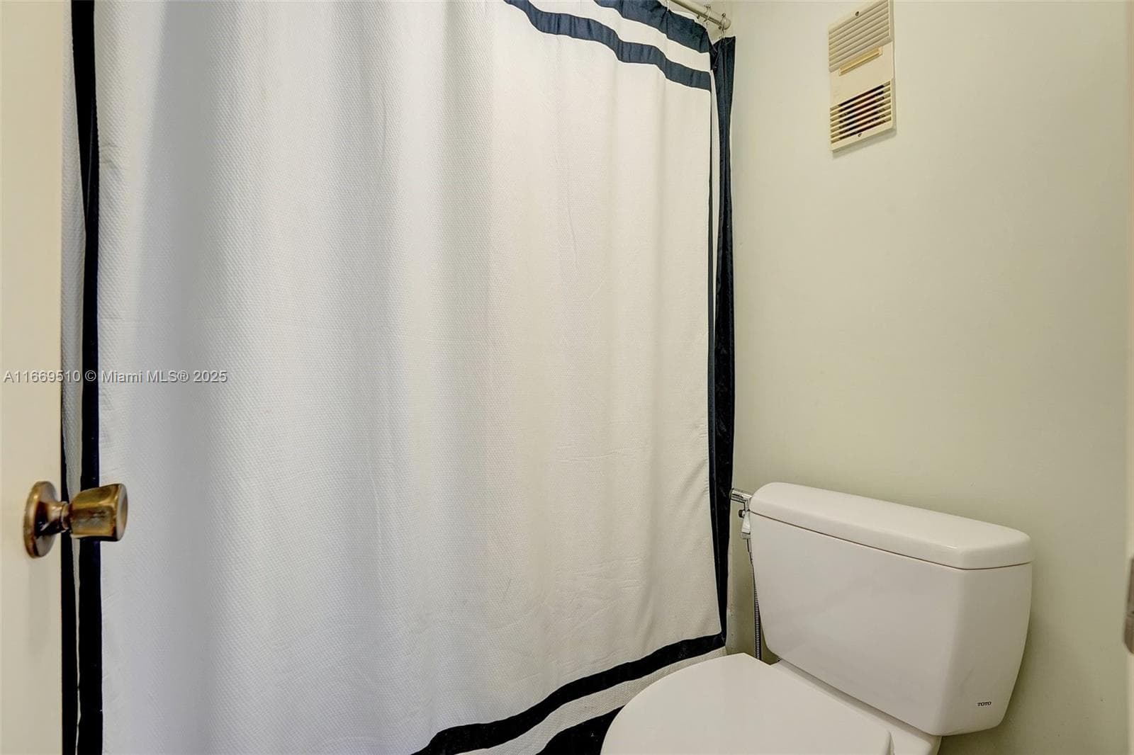 3113 S Ocean Dr 402 photo 8