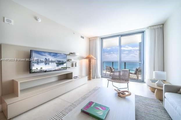 4111 Ocean Dr 3