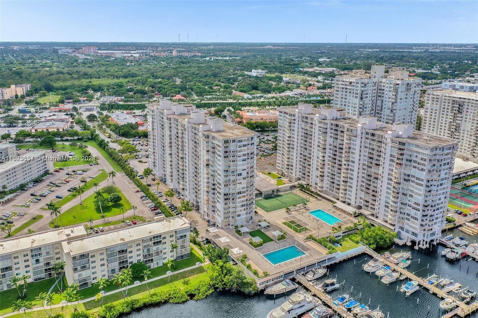 18071 Biscayne Blvd 303 photo 23
